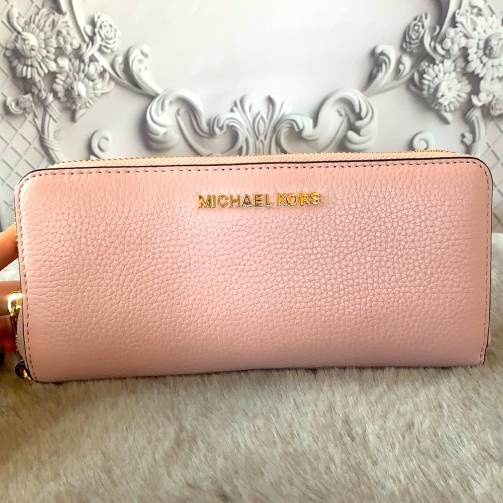 **SOLD**Michael Kors Leather Continental Wallet